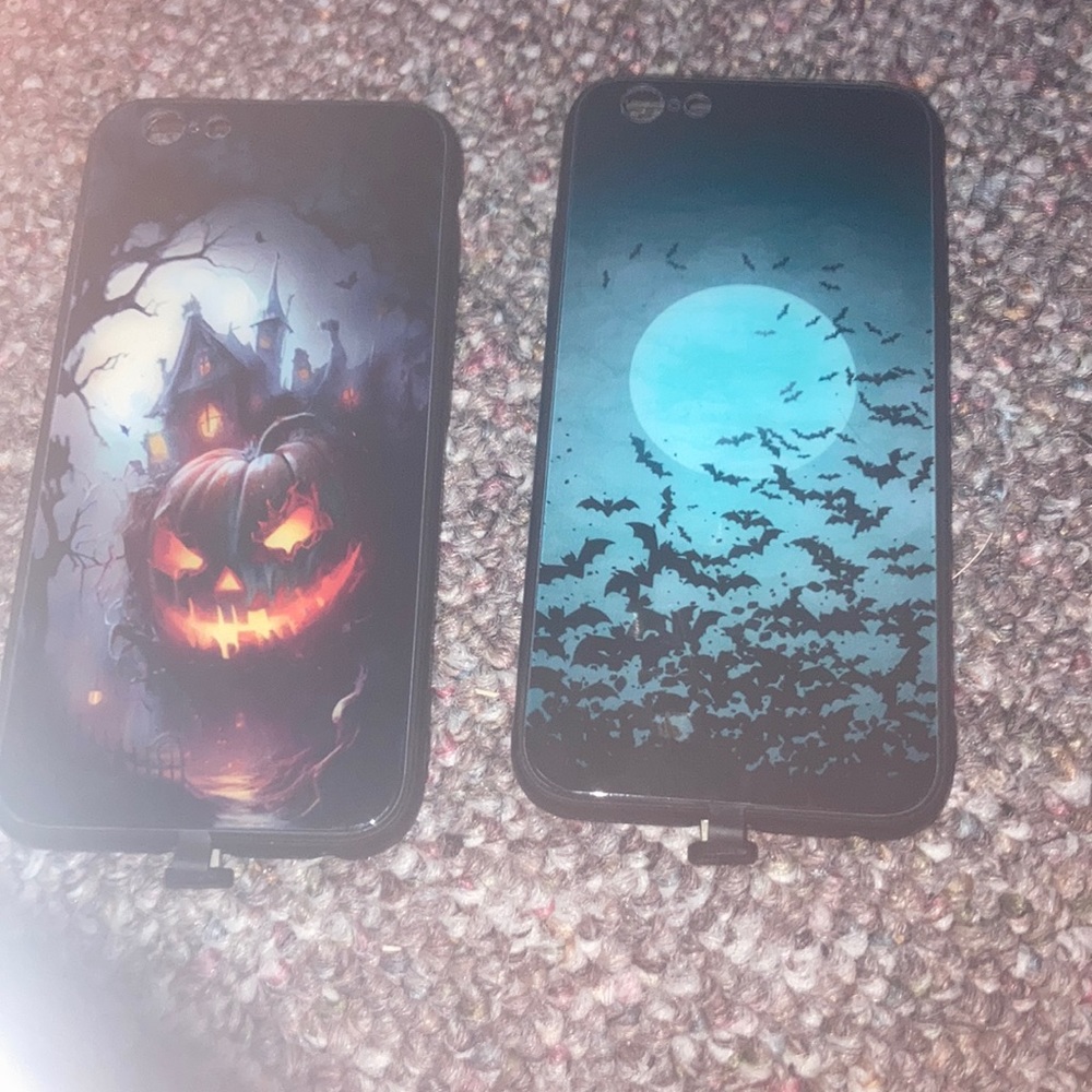 Phone case that lights up when pulled into the phone
